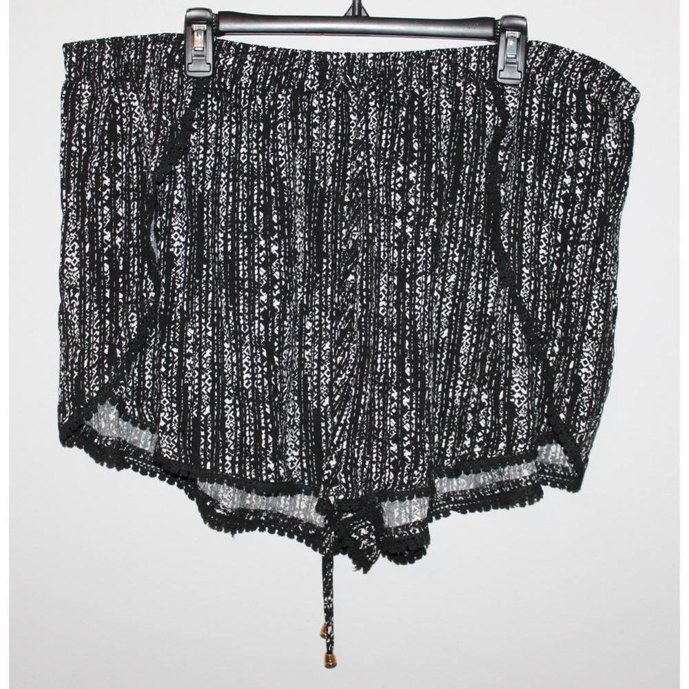 ✨2/$20 NWT City Chic Scoop Print Shorts Black Wht XL Women's Plus Size 22 Beachy - Picture 5 of 15